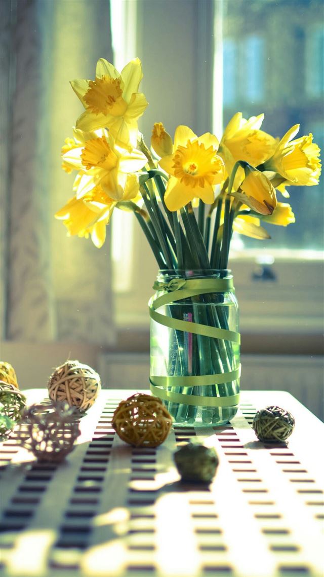 1080x1920 Morning Warm Sunshine Bright Desk Flowers Vase - desk iPhone 8 Wallpaper