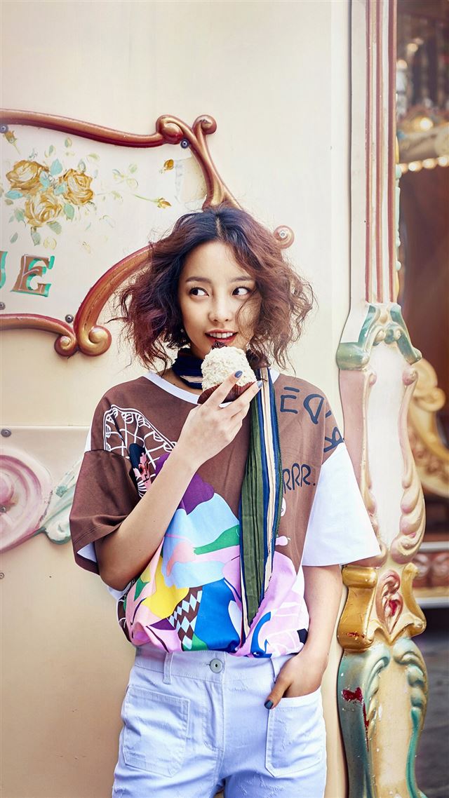 1080x1920 Kpop Kuhara Dessert Eating Cute - eating iPhone 8 Wallpaper