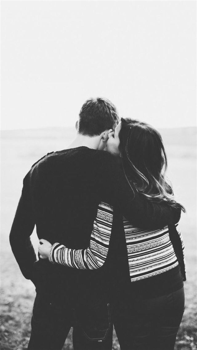 1080x1920 Nature Lovers Couple Romantic Having Hug - couple iPhone 8 Wallpaper