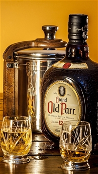 Whiskey Wine Glasses Bottle Carafe Table iPhone 6(s)~8(s) wallpaper