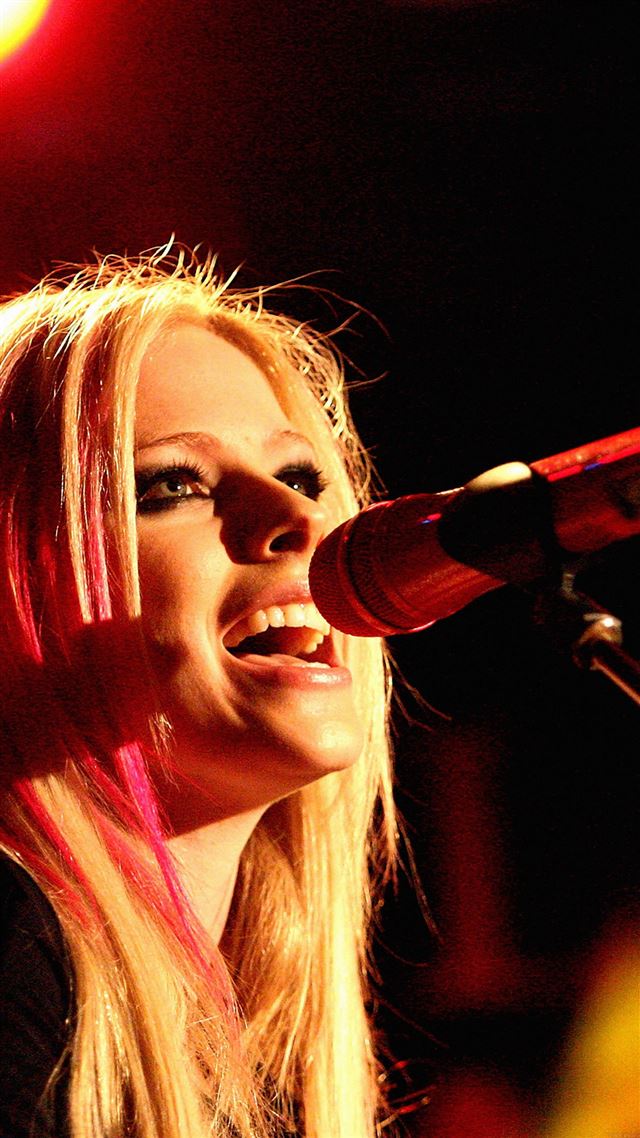 1080x1920 Avril Avigne Sing Concert - blonde iPhone 8 Wallpaper
