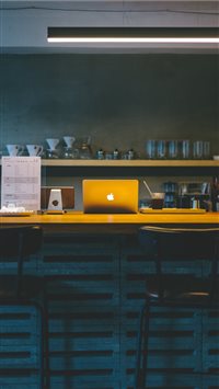Mac in Cafe wallpaper