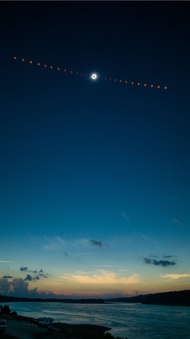 1080x1920 Total eclipse over the mighty Mississippi - river iPhone 8 Wallpaper