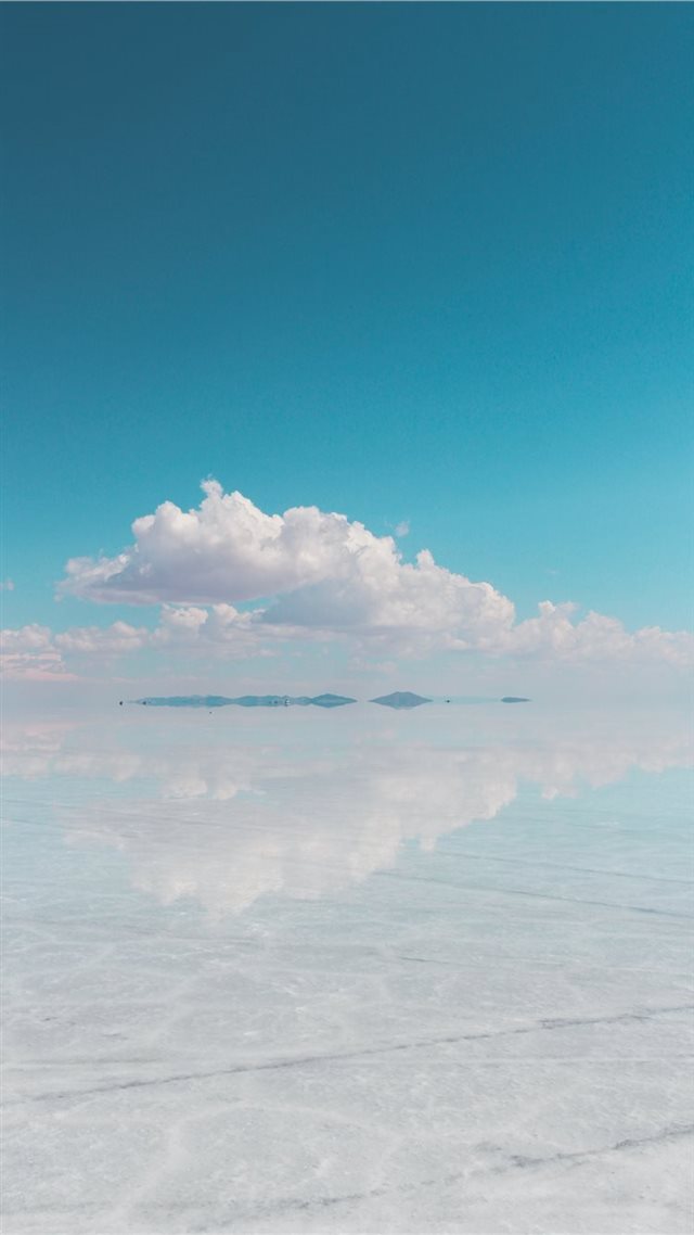 1080x1920 Uyuni Salt Flat  Bolivia - background iPhone 8 Wallpaper