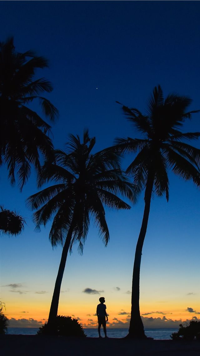 1080x1920 Sunset at  Gnaviyani Atoll -  iPhone 8 Wallpaper