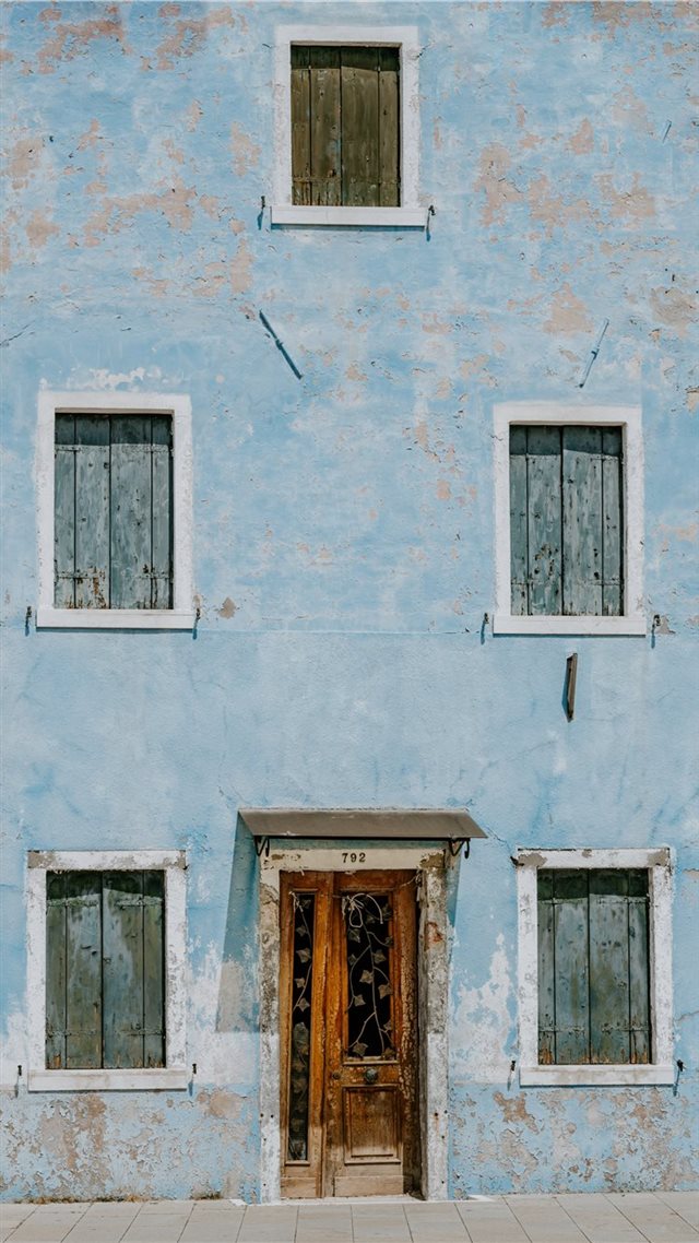 1080x1920 Blue house exterior in Burano - window iPhone 8 Wallpaper