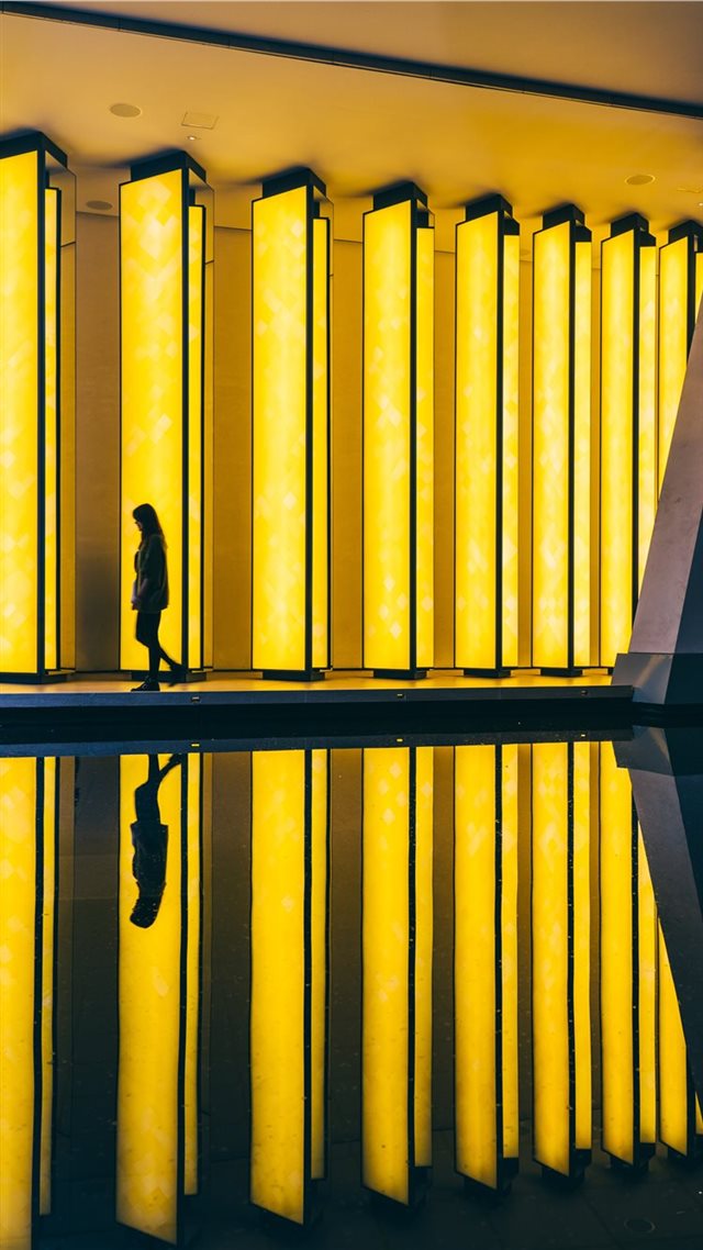 1080x1920 Mélange de composition entre lumière et reflexio... - museum iPhone 8 Wallpaper