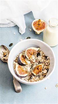 Granola with figs wallpaper