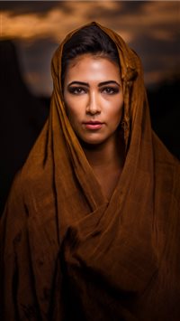 Woman in the light iPhone 6(s)~8(s) wallpaper