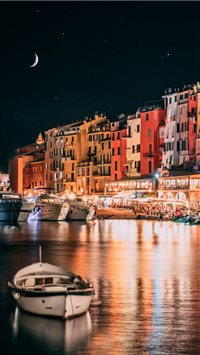 Italian riviera by night iPhone 6(s)~8(s) wallpaper