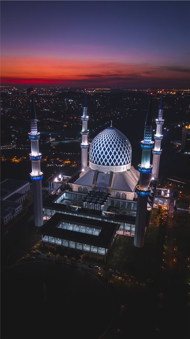 1080x1920 Sultan Salahuddin Abdul Aziz Mosque - wallpaper iPhone 8 Wallpaper