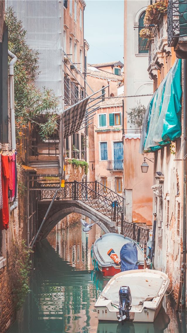 1080x1920 Venezia (Venice)  Italy - vessel iPhone 8 Wallpaper