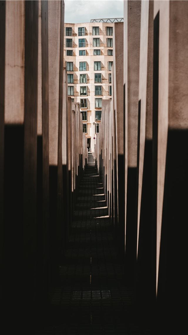 1080x1920 Cora Berliner Straße 1  Berlin  Germany - road iPhone 8 Wallpaper