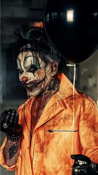 halloween guy with balloon 4k wallpaper