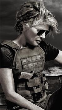 linda hamilton in terminator dark fate wallpaper