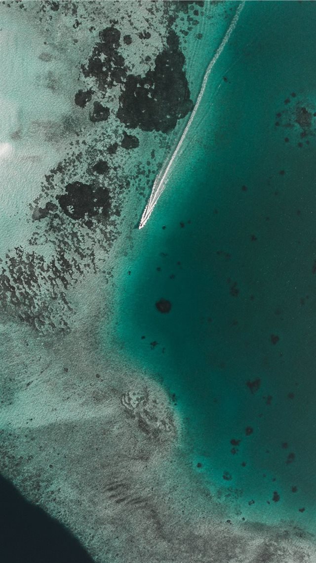 1080x1920 boat leaving white propeller wash in clear green s... - guraidhoo iPhone 8 Wallpaper