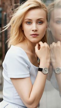 sarah gadon 2020 wallpaper