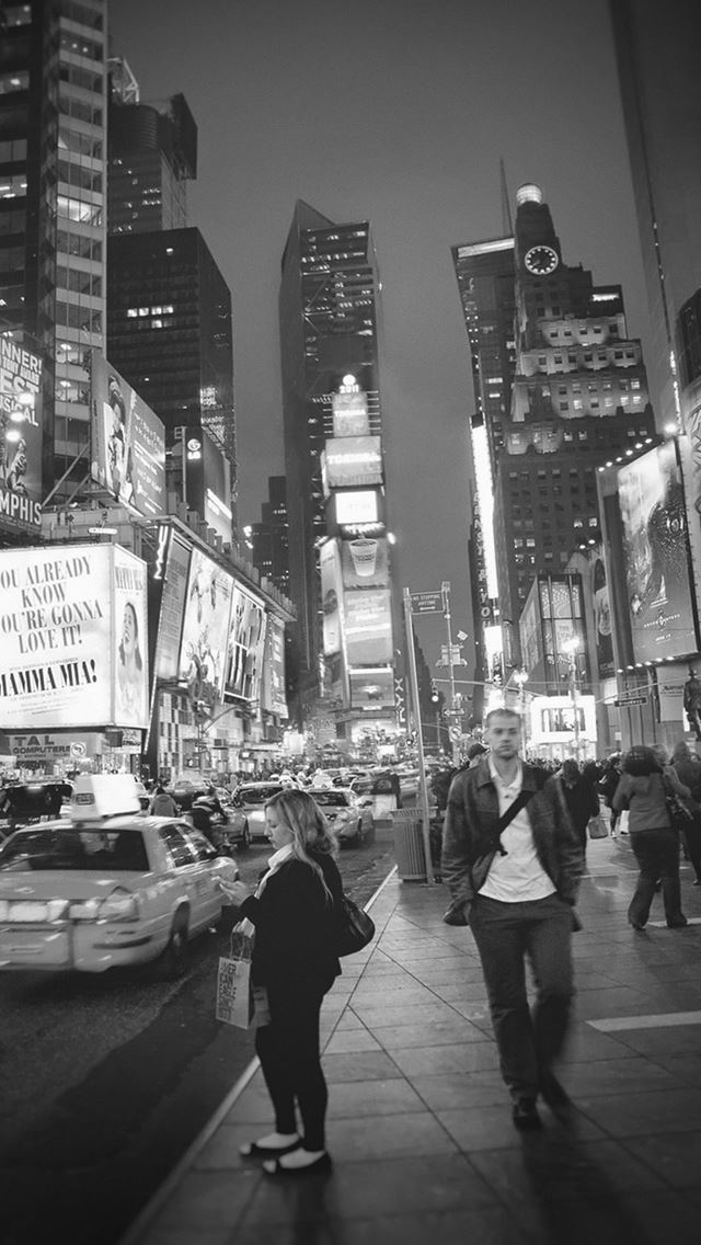 New York Street Night City Dark Vignette Iphone Se Wallpaper