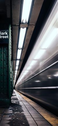On the Move iPhone 5(s/c)~se wallpaper