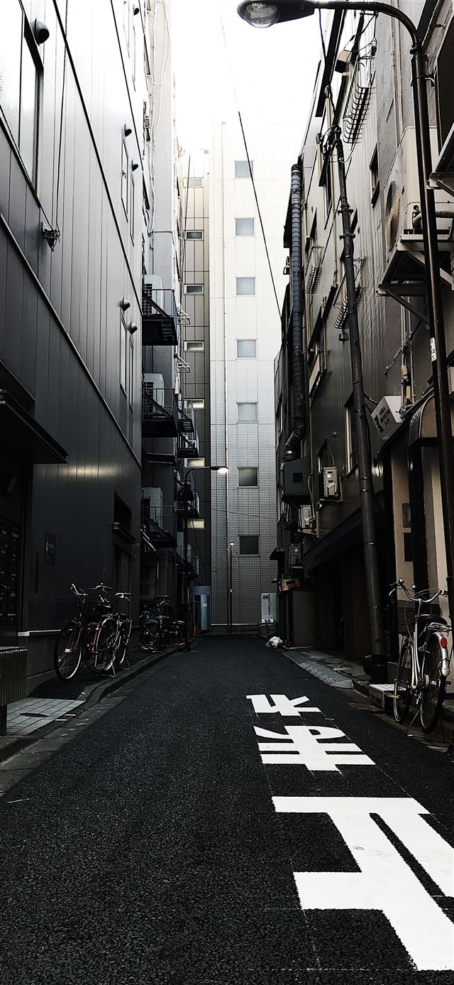 1080x1920 Japan  Chiyoda City - tarmac iPhone SE Wallpaper