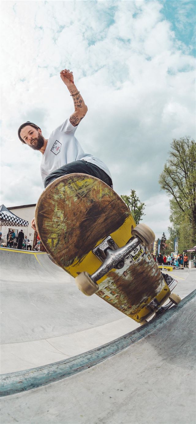 1080x1920 Skateboarder in bowl -  iPhone SE Wallpaper
