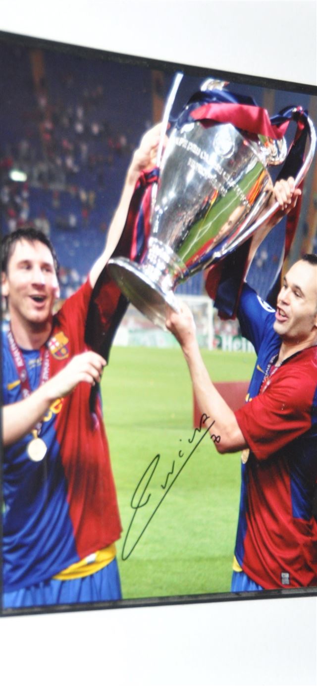 1080x1920 Hình nền đẹp Andres Iniesta autograph - soccer celebrity iPhone SE Wallpaper