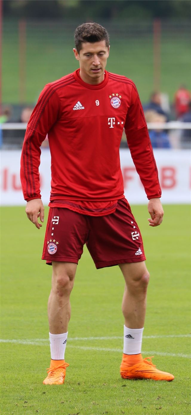 1080x1920 Robert Lewandowski Sports HQ Robert Lewandowski - northern ireland iPhone SE Wallpaper
