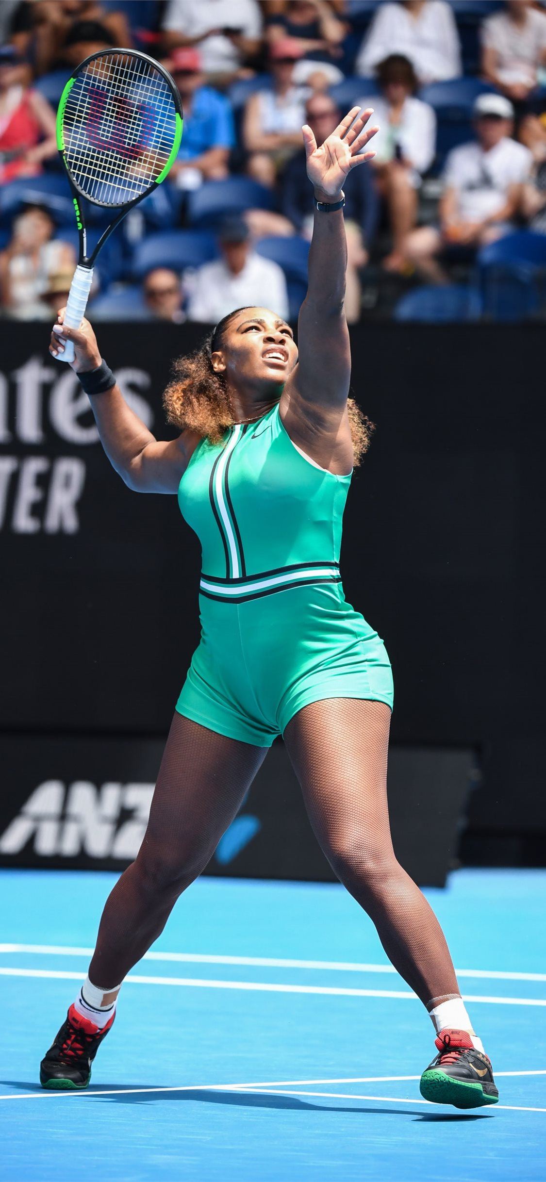 Serena Williams Brought Back the Catsuit for the 2... iPhone SE wallpaper 
