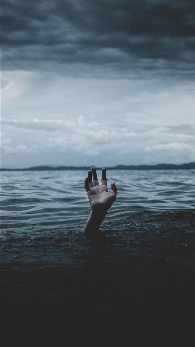 640x1136 a person drowns underwater - dark (black) iPhone Wallpaper