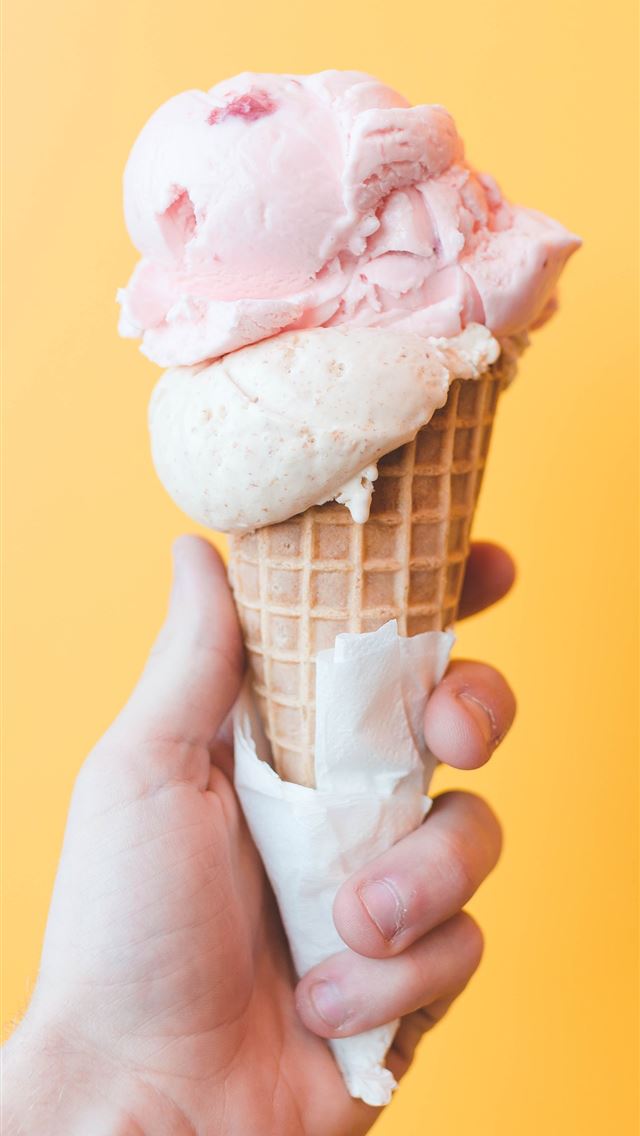 640x1136 strawberry ice cream on cone -  iPhone Wallpaper