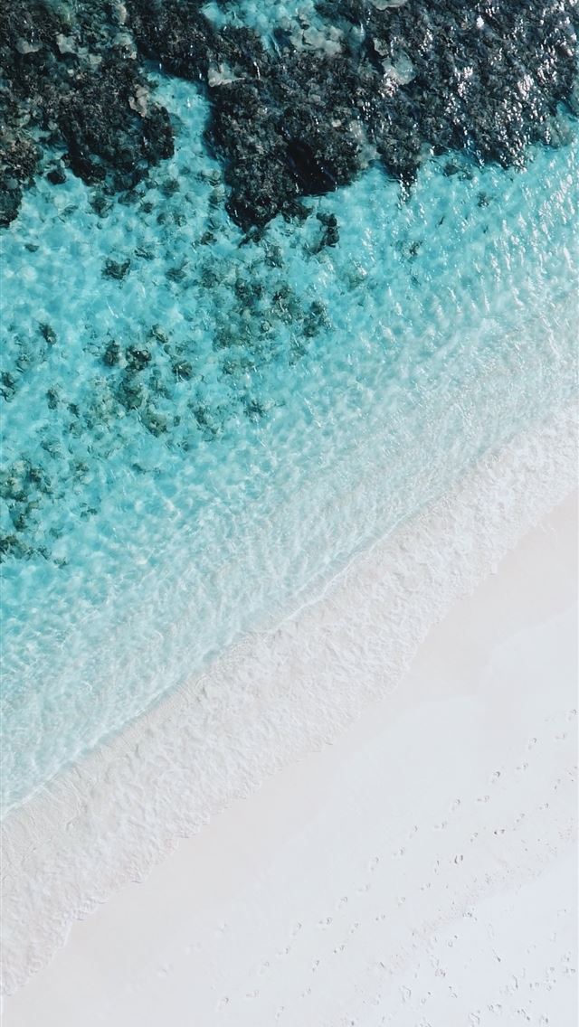 640x1136 high angle photography of beach side - maldives iPhone Wallpaper