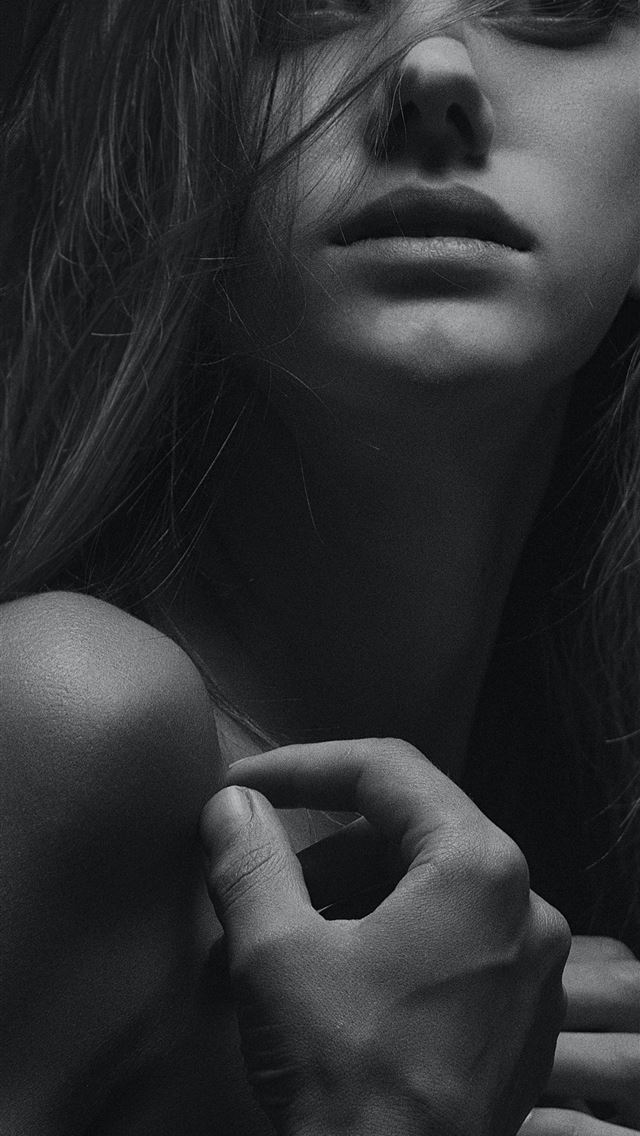 640x1136 woman touching her shoulders - kyiv iPhone Wallpaper