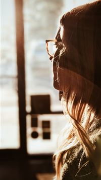 shallow focus photography of woman facing door wallpaper
