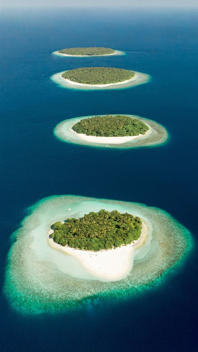 640x1136 green and brown island in the middle of blue water - maldives iPhone Wallpaper