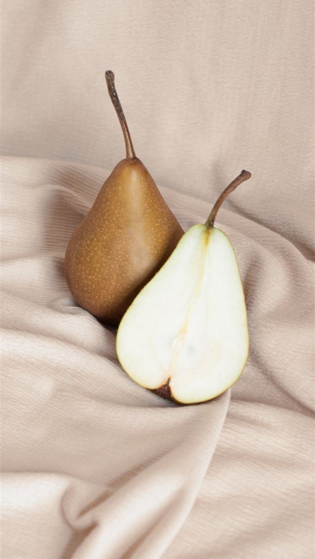 640x1136 brown pear fruits -  iPhone Wallpaper