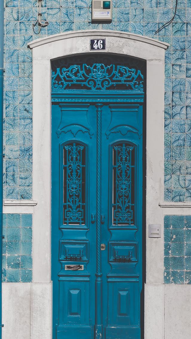 640x1136 blue wooden door closed with 46 sign - portugal iPhone Wallpaper