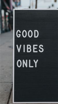 good vibes only text wallpaper