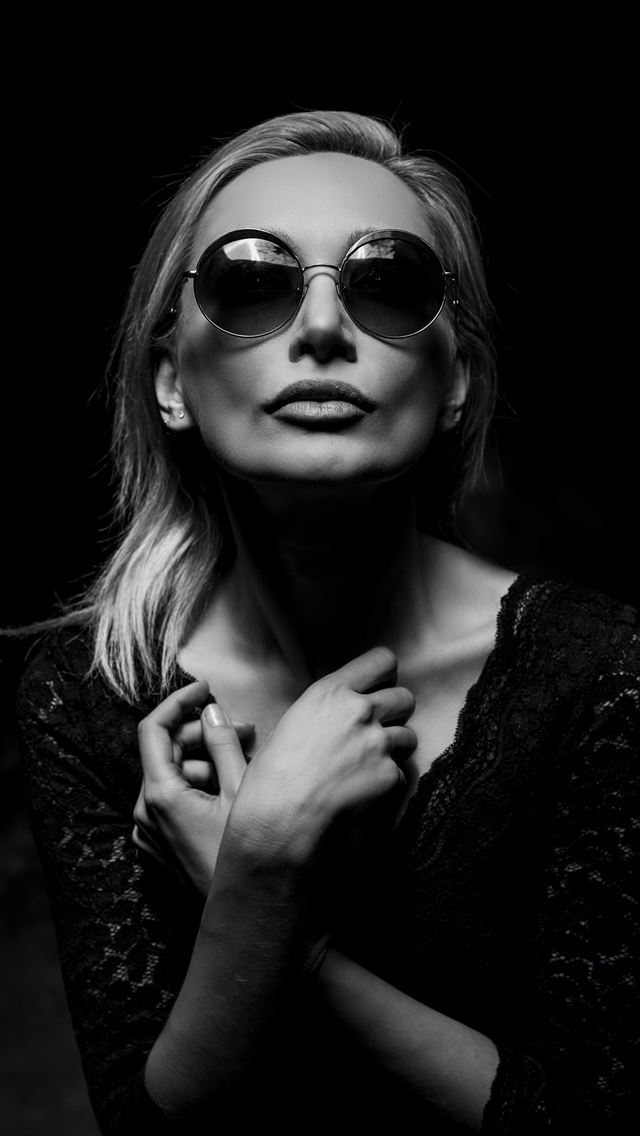 640x1136 grayscale photo of woman - tehran province iPhone Wallpaper