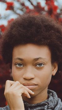 close up photography of woman putting her hand on ... wallpaper