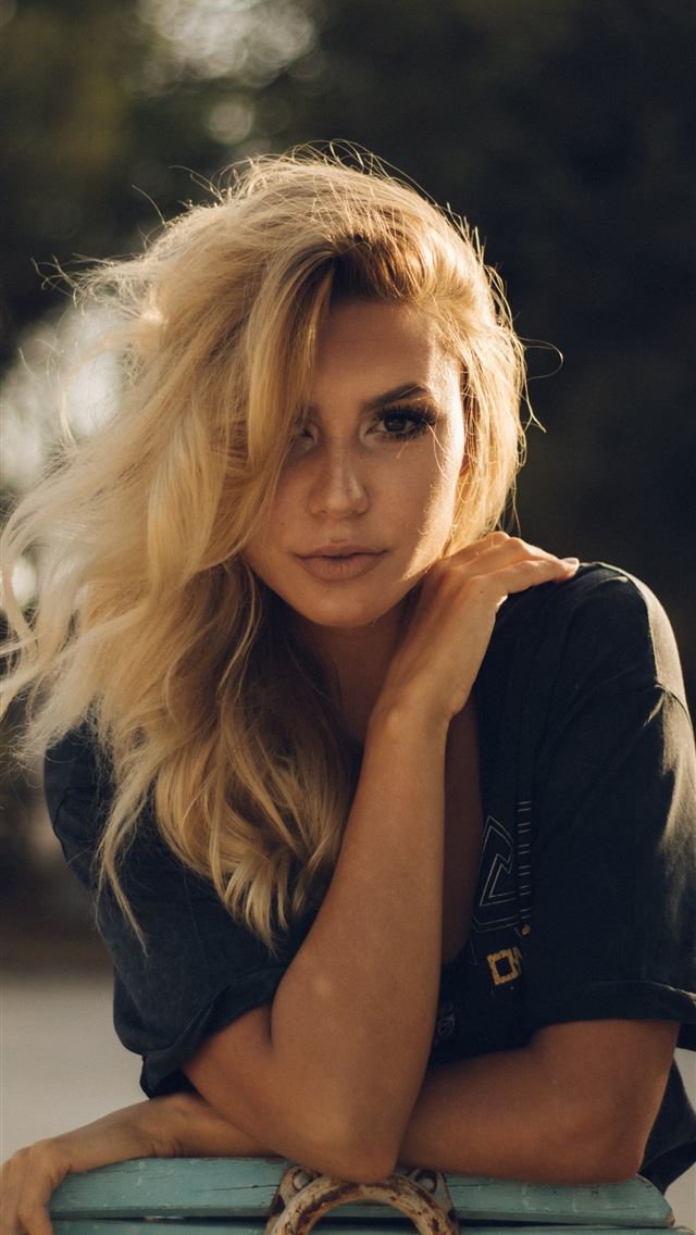 640x1136 woman wearing black top holding her shoulder - croatia iPhone Wallpaper