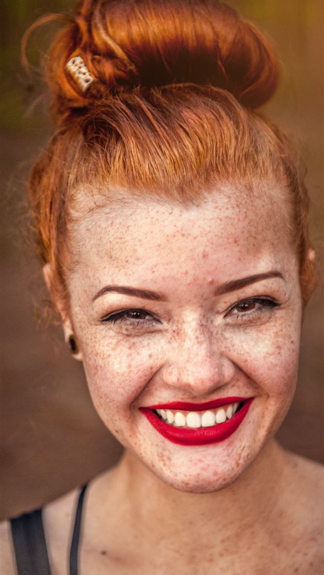 640x1136 woman taking photo while showing smile - beautiful iPhone Wallpaper
