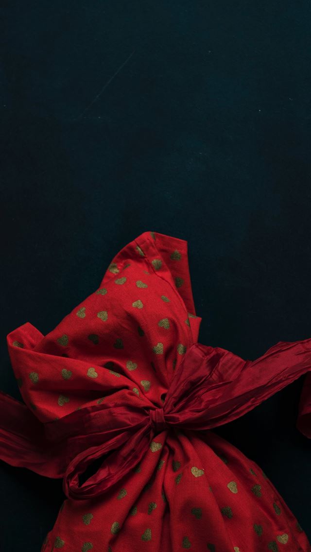 640x1136 red and beige heart printed cloth - christmas iPhone Wallpaper