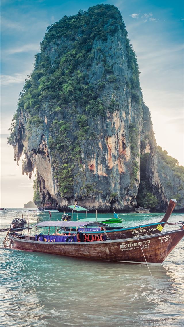 640x1136 boats at the sea near stone island during day - boat iPhone Wallpaper