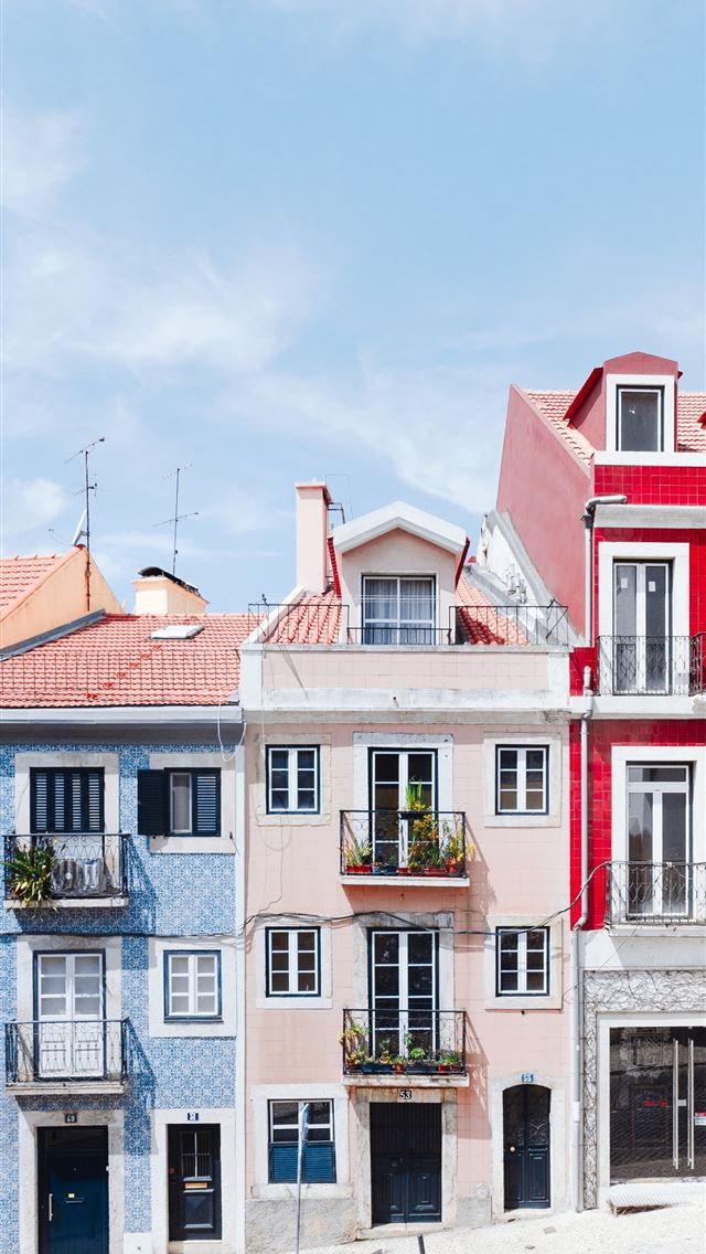 640x1136 white and red concrete house - portugal iPhone Wallpaper