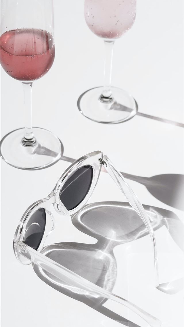 640x1136 two clear footed drinking glasses photo - dubai iPhone Wallpaper