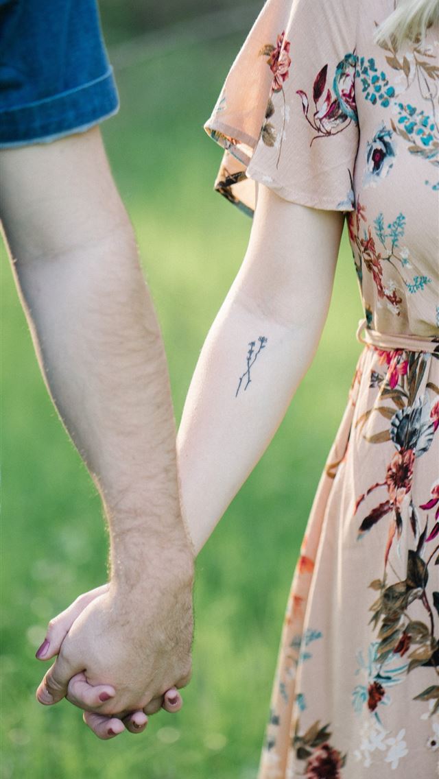 640x1136 selective focus photography of man and woman holdi... - spring iPhone Wallpaper