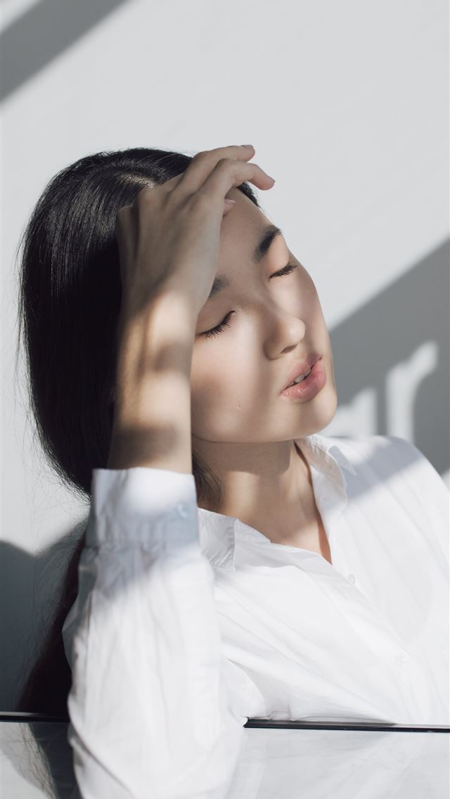 640x1136 woman leaning on white table - казахстан iPhone Wallpaper