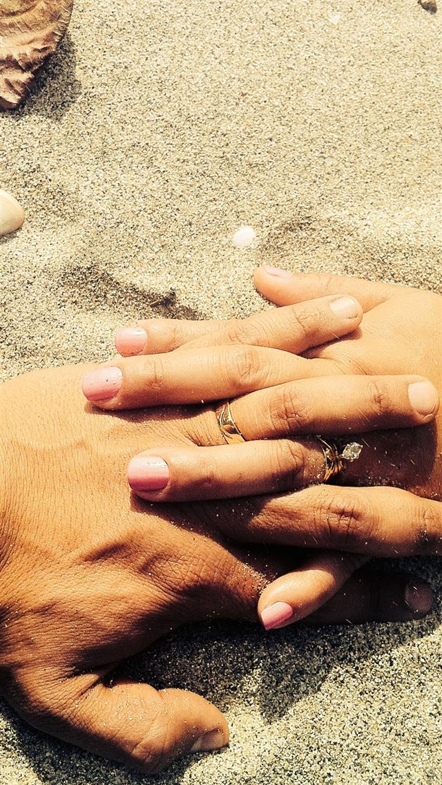 640x1136 man and woman holding each others hand - honduras iPhone Wallpaper