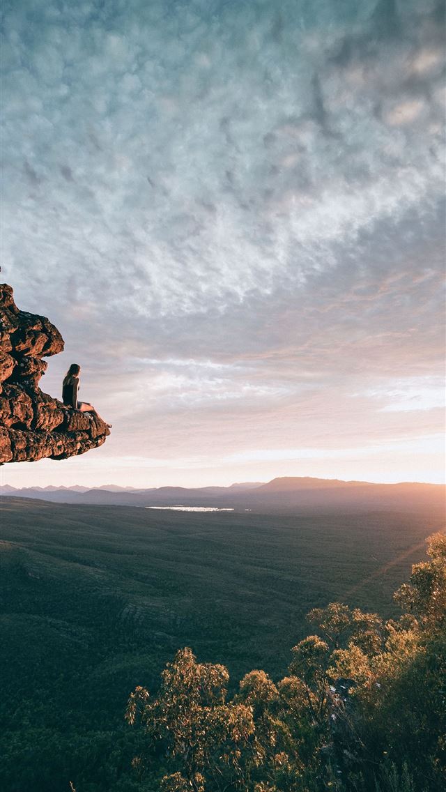 640x1136 man sitting on mountain rock - australia iPhone Wallpaper