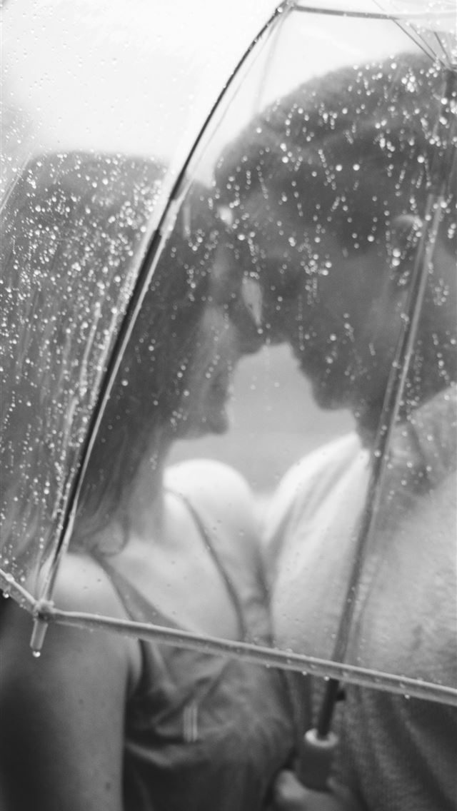 640x1136 couple under clear umbrella - love iPhone Wallpaper